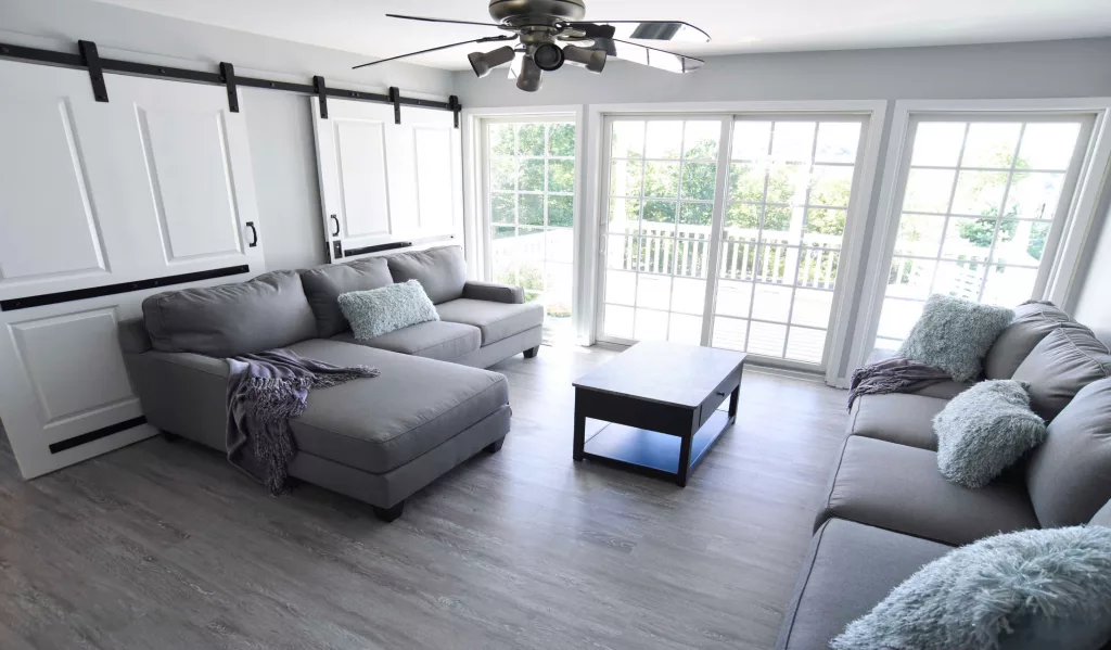 Tapestry-Poconos-living-room
